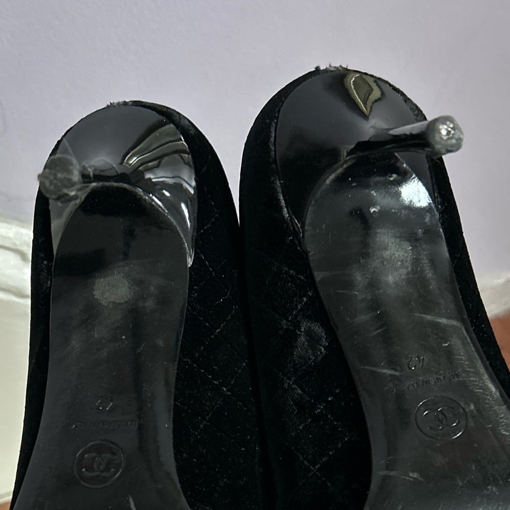 CHANEL Camellia Pearl Velour Black Quilted Heels Sz EU 42 - Picture 16 of 16